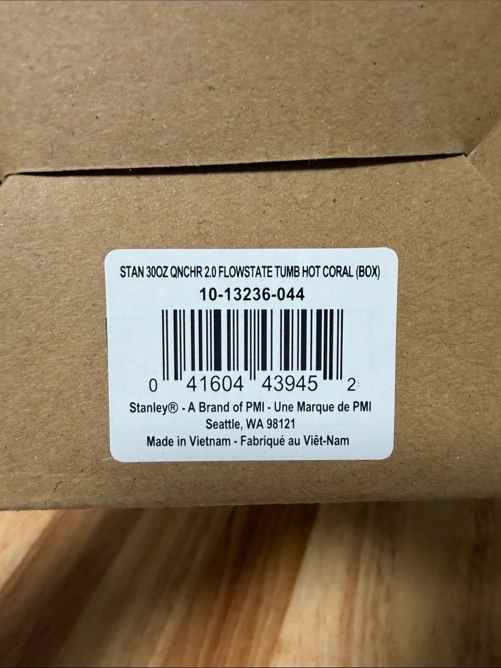 Stanley Coral-Pink 30 ounce Tumbler new in Box with Handle - Picture 3 of 3
